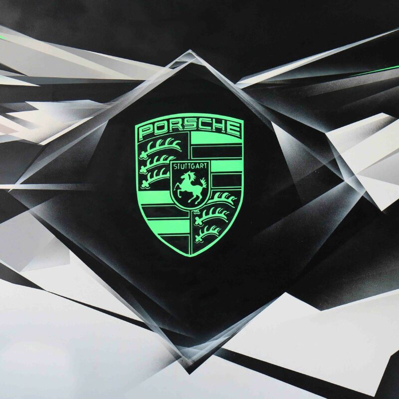 logo porsche vert fluo d'autoperformance 60 à compiègne réalisé par frederic michel langlet fresque sur mesure